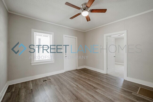 Building Photo - Charming 3 Bedroom in LaGrange!