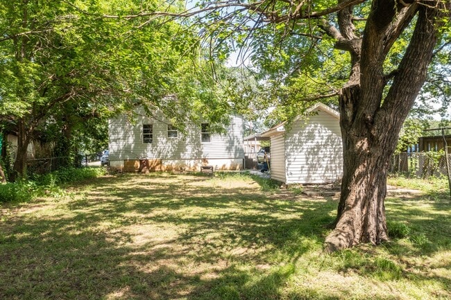 Building Photo - Freshly Updated House (Updated Pictures Coming Soon)