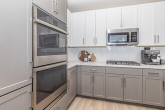 Interior Photo - Onyx North Central