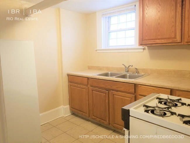 Building Photo - 995 Corona St