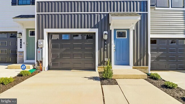 Foto del edificio - 466 Still Feather Ave