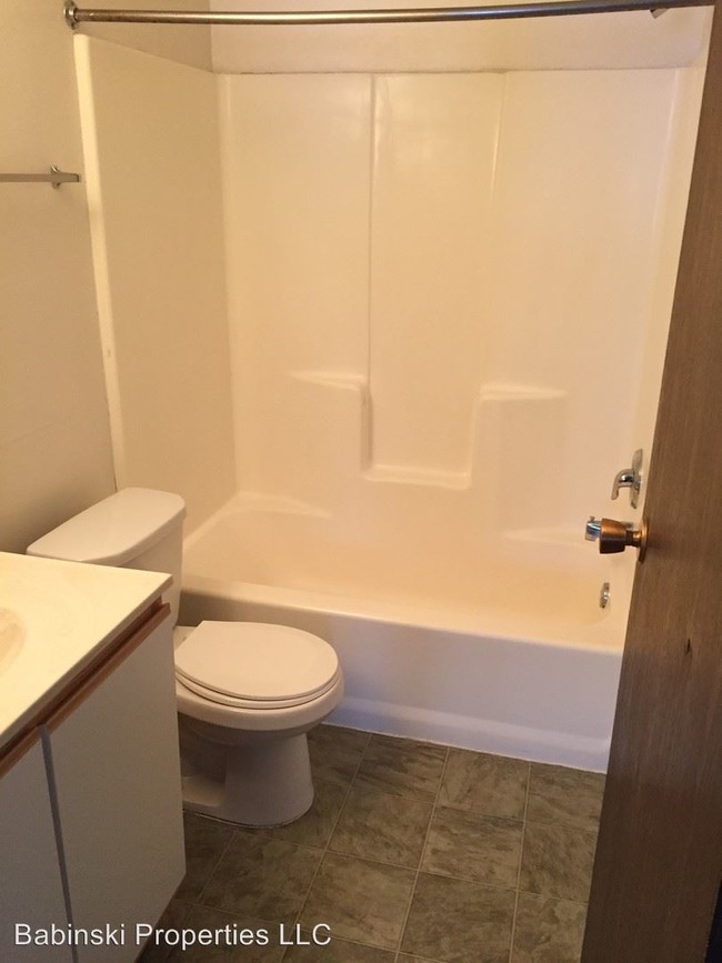 Building Photo - 2 br, 2 bath Apartment - 2400 W 9th St