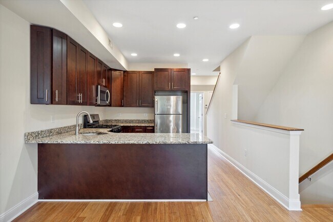 Foto del edificio - 1832 W Montgomery Ave