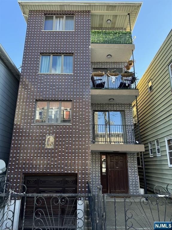 Building Photo - 303 N 3rd St