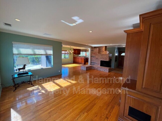 Foto del edificio - 15451 Deerhorn Rd
