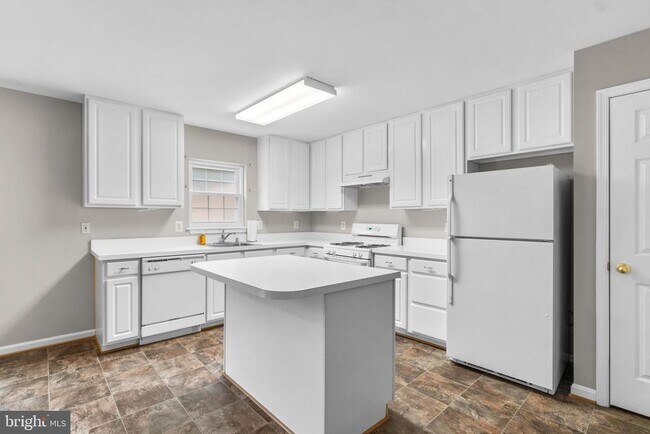 Building Photo - 4613 Kings Mill Way
