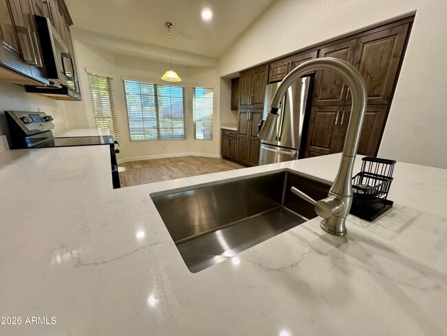 Building Photo - 830 N Granada Dr