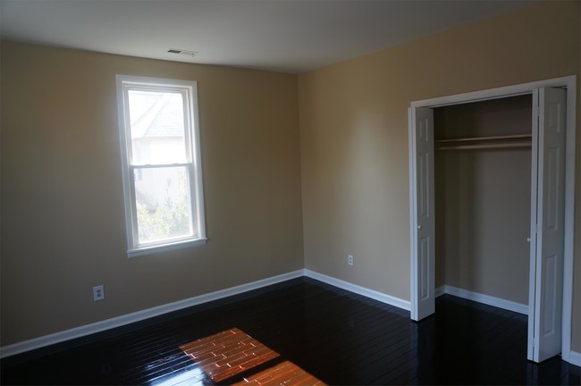 Building Photo - 3405 Colley Ave