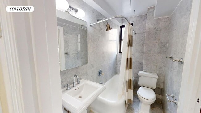 Building Photo - 210 E 68th St