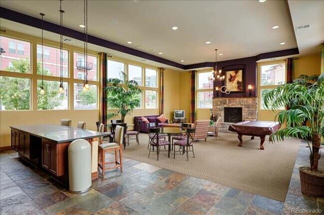 Foto del edificio - Stunning 2 bed/2 bath Condo With Mountain ...