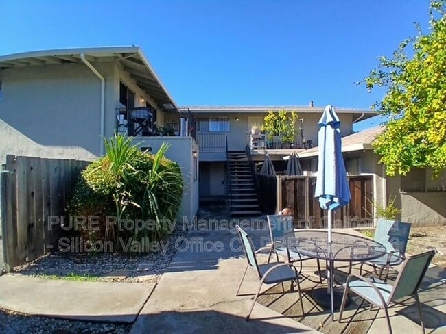 Foto del edificio - 870 Castlewood Dr