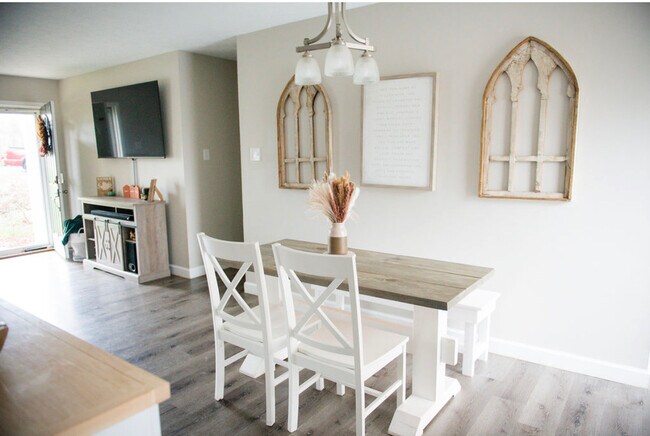 Foto del edificio - 1003 Ravenwood Dr