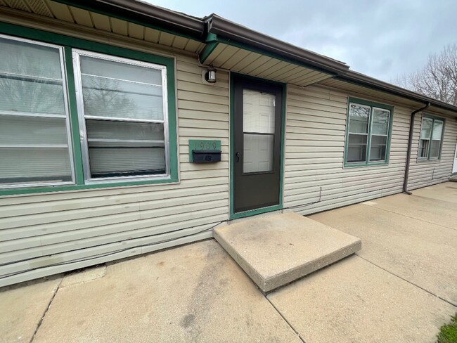 Building Photo - 2-Bedroom, 1 Bathroom Apartment Available ...