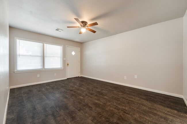 Building Photo - 1709 S Dille Ave