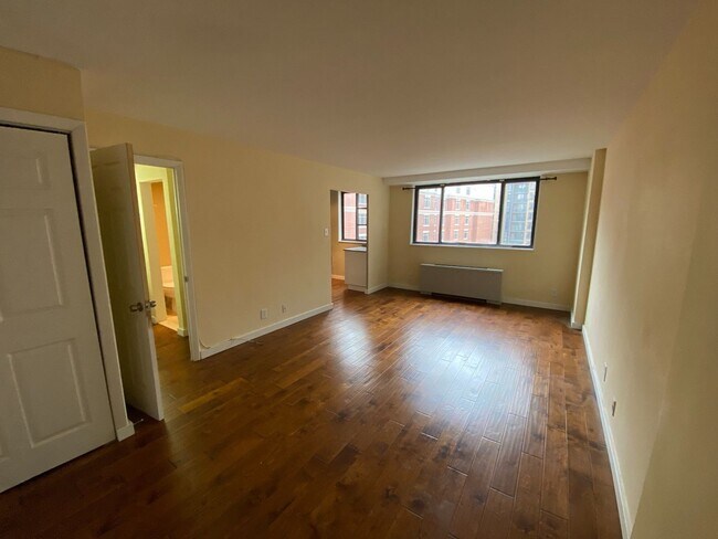 Building Photo - 1420 N Street NW #713