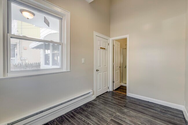 Building Photo - 41 Morton Pl
