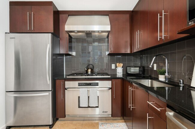 Foto del edificio - Little Italy Fully Furnished 1 Bedroom! Av...