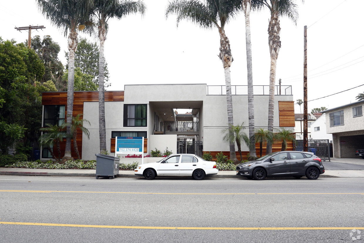 Building Photo - 13558 Moorpark St