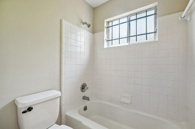 Building Photo - 3194 Abbeywood Dr