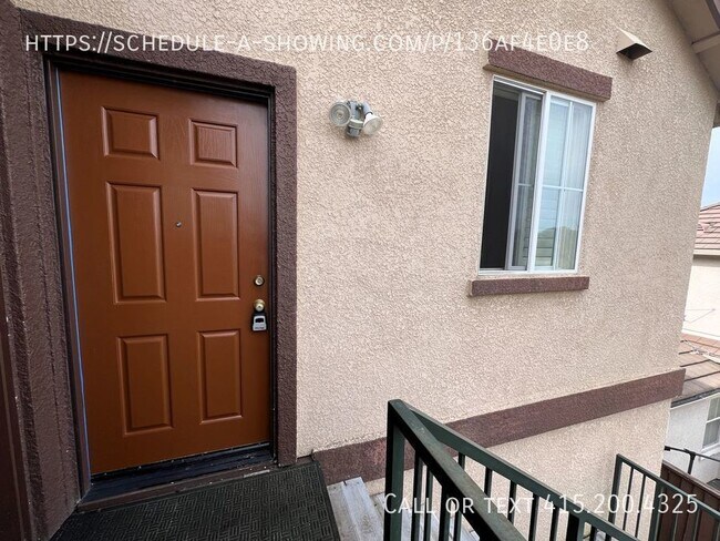Building Photo - **2 Week Free Move-in Promo** Available No...