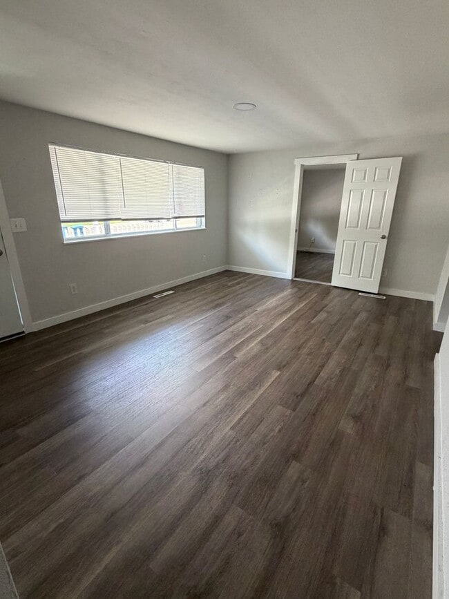Building Photo - Updated 3 bedroom/2 Full Bath Huber Heights Ranch