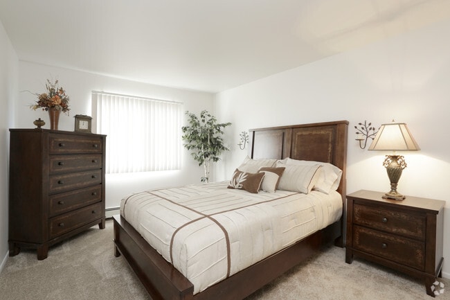 1 Bedroom Classic - Bedroom - Shagbark Apartments