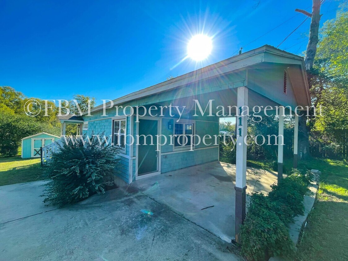 Foto principal - 111 Hillside Dr