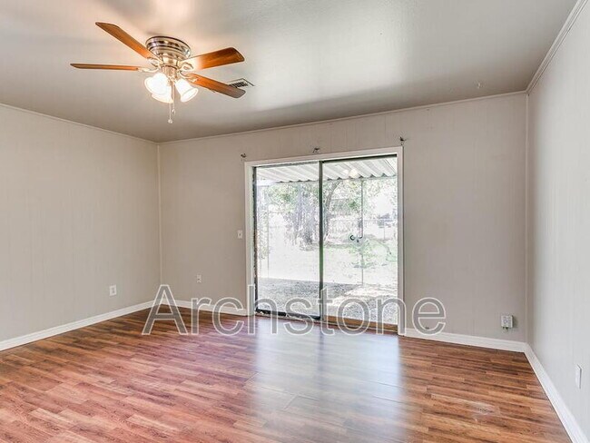 Foto del edificio - 1424 Tanglewood Dr