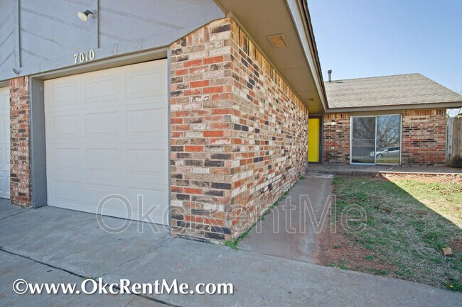 Building Photo - 7010 Woodlake Dr