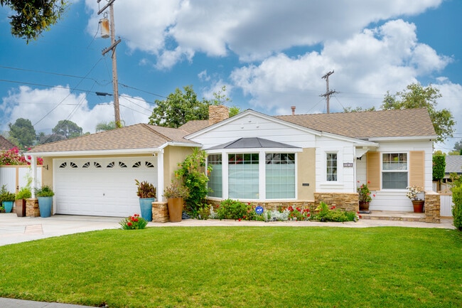 Building Photo - 1814 Vickers Dr