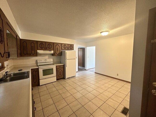 Building Photo - 1102 Brighton Dr
