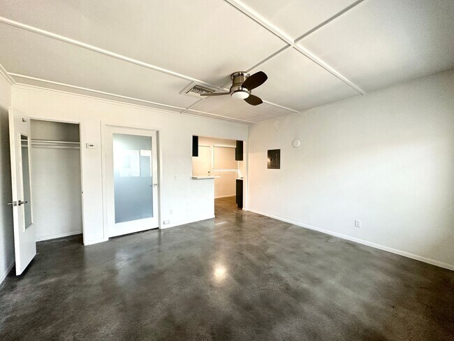 Foto del edificio - COMING SOON!! Darling Studio Apartment wit...