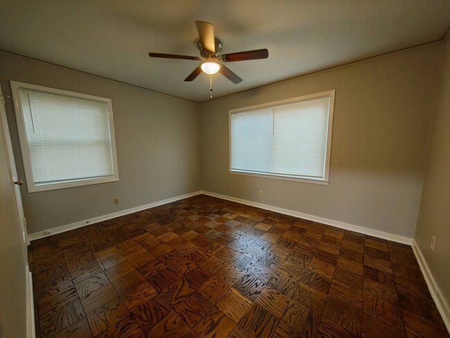 Building Photo - Beautifully updated home in U of M!