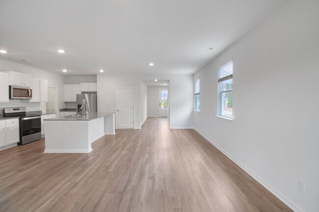 Building Photo - Gorgeous Newer Construction In Sneads Ferry!!