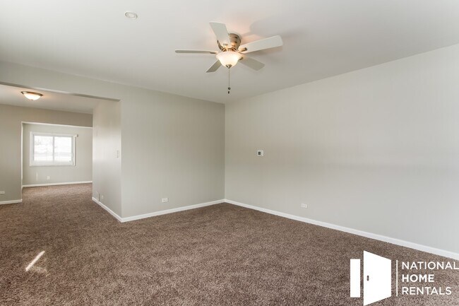 Building Photo - 1055 N Bluebonnet Ln