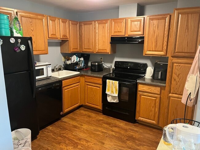 Building Photo - 111 deKoven Drive