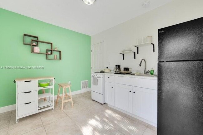 Foto del edificio - 275 NW 81st St.