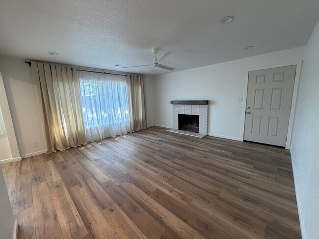 Foto del edificio - Welcome to this stunning 3 bedroom 1 bathroom home located in Fremont