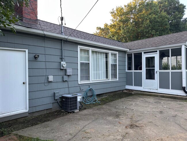 Foto del edificio - 7708 Juniper St