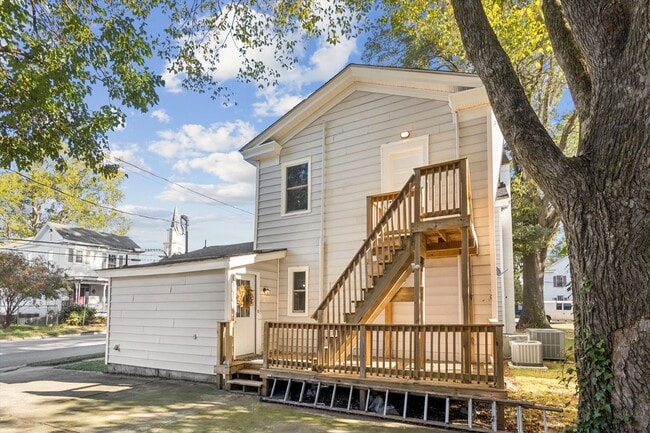 Foto del edificio - Call Sabrina Thomas Office at 757-767-0767 for more information