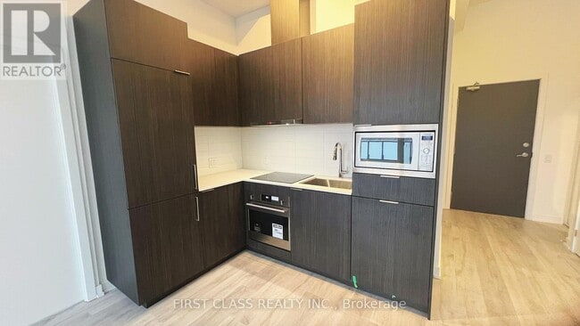 Building Photo - 7 Golden Lion Heights