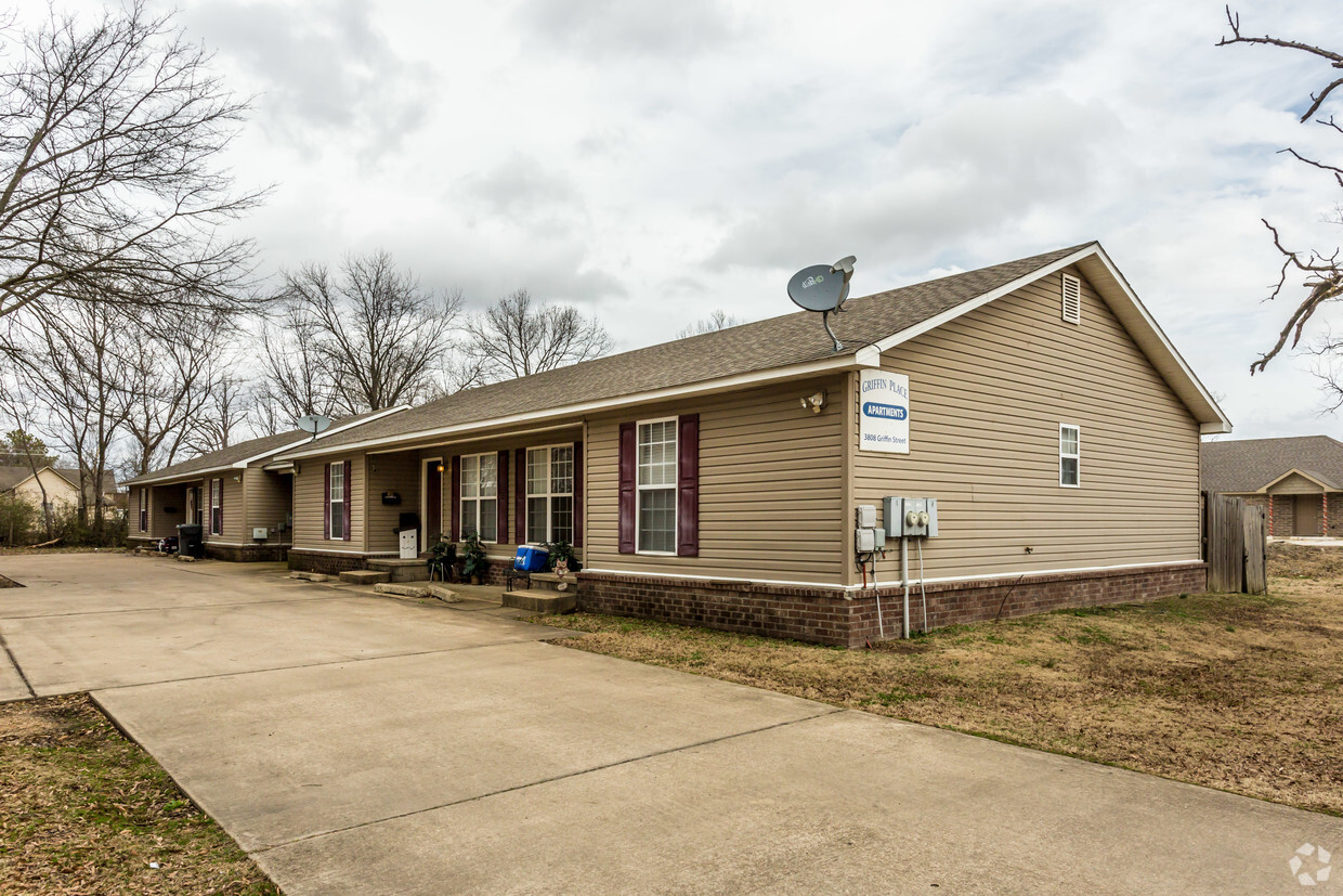 Primary Photo - Griffin Place Apartments