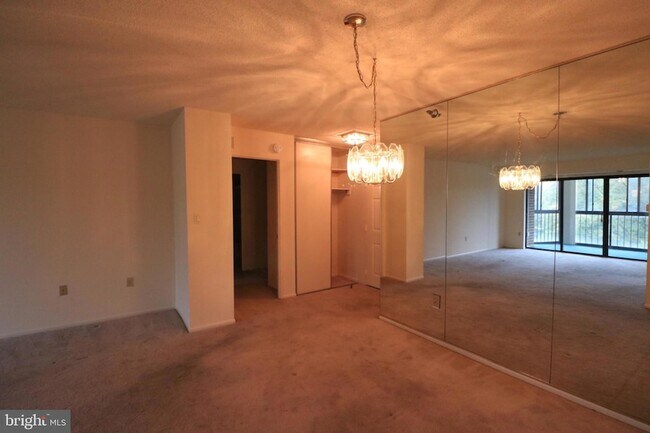 Foto del edificio - 15107 Interlachen Dr