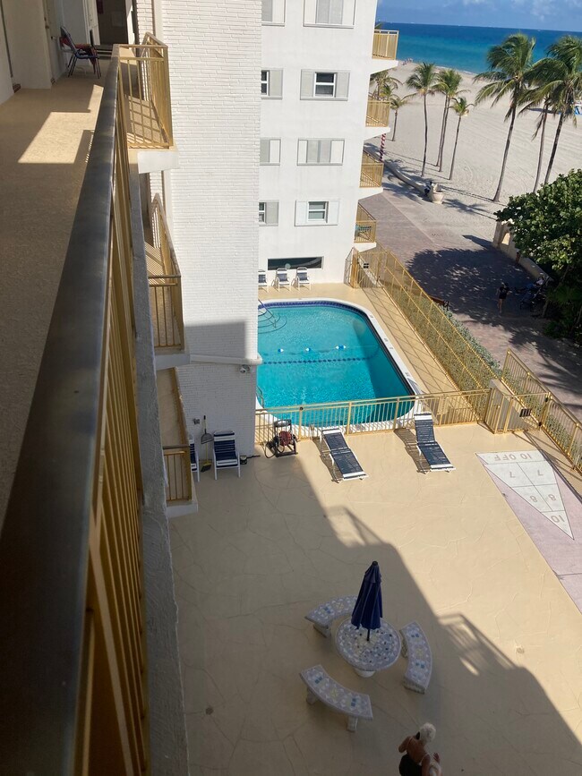 Building Photo - 901 S Surf Rd