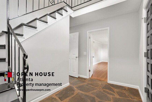 Building Photo - 3020 Wendwood Dr Marietta