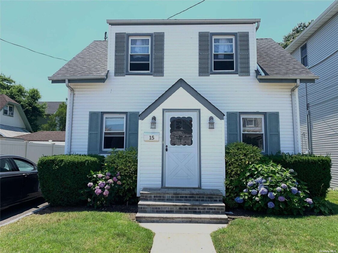 Primary Photo - 15 Dart St