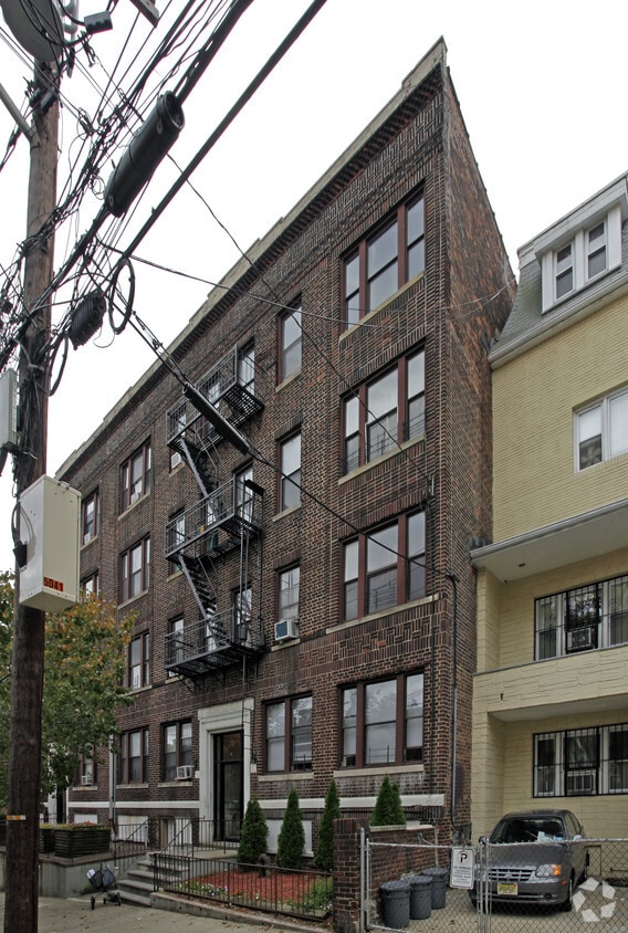 Primary Photo - 3 Magnolia Ave