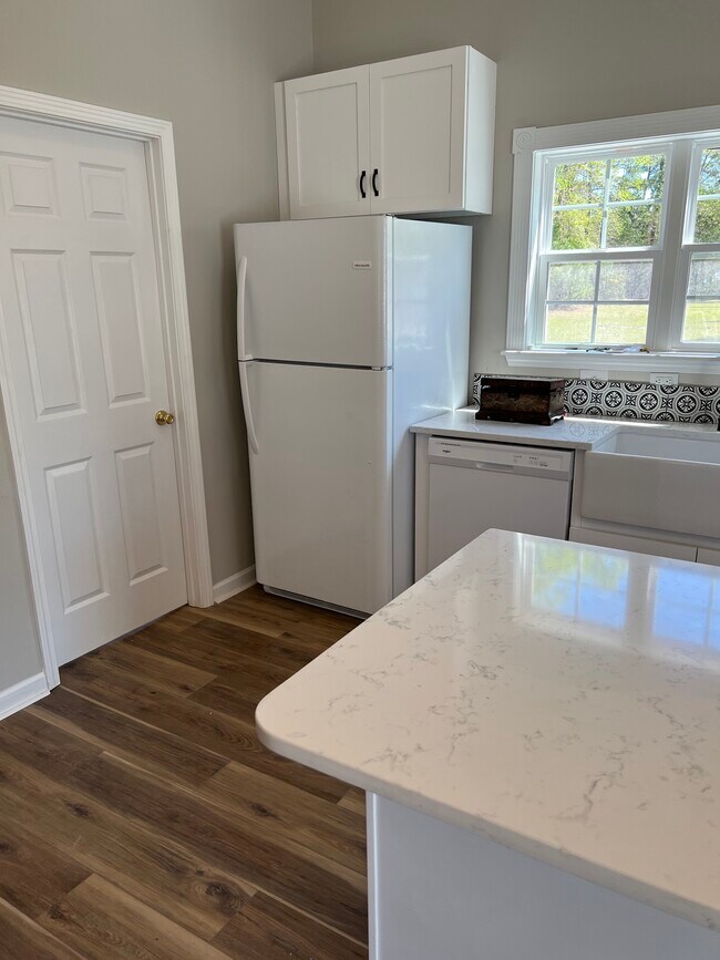 Building Photo - 207 Mt Zion St