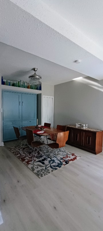 Foto del edificio - 906 Bitterfield Dr