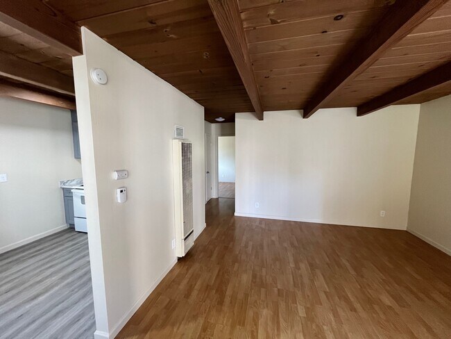 Building Photo - 5805 Avila St